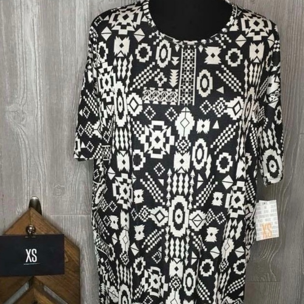 LuLaRoe XS Irma tunic - Black and White!